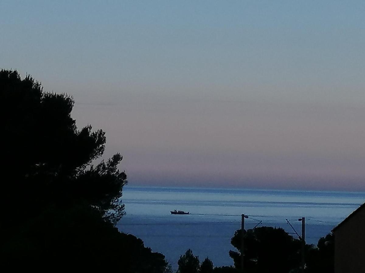 Sanary Les Gorguettes, Studio Avec Terrasse Vue Mer, A 10 Min A Pieds De La Plage Экстерьер фото